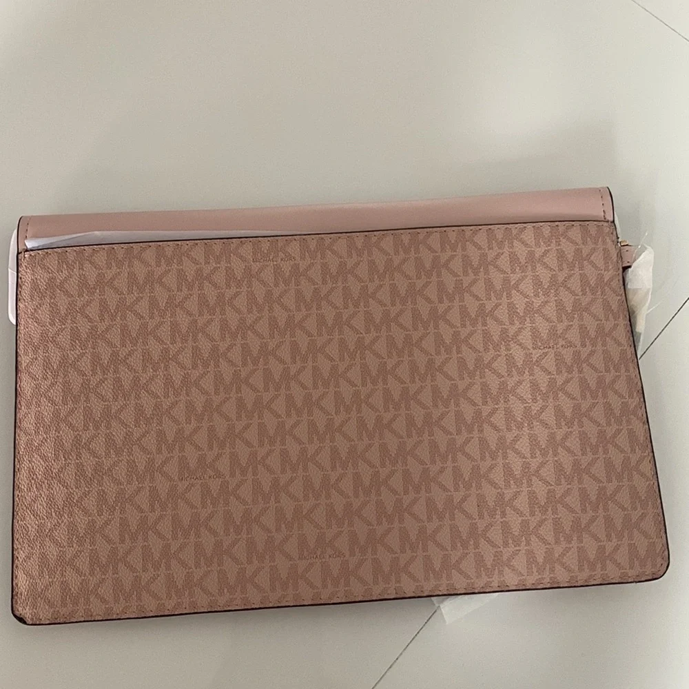 Michael Kors Clutch: Pale Pink - Picture 4 of 5